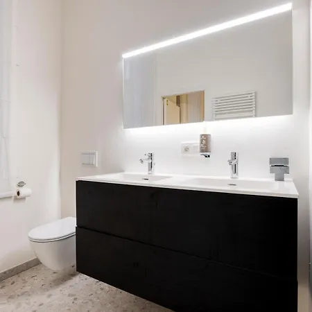 Smartflats - Main Street Apartment *